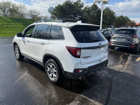 Certified 2023 Honda Passport TrailSport image 2
