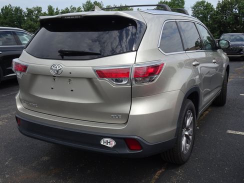 Used 2014 Toyota Highlander XLE FWD image 7