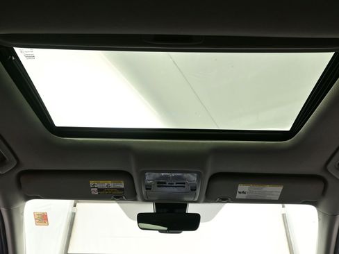 Used 2017 Toyota Highlander SE image 17