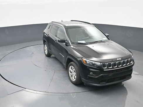 Used 2024 Jeep Compass Latitude AWD/4WD image 27