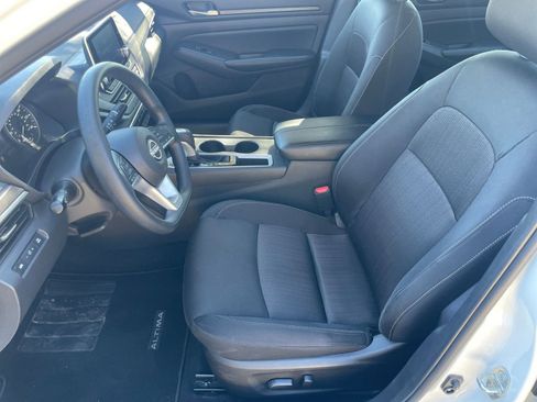Used 2025 Nissan Altima 2.5 SV image 28