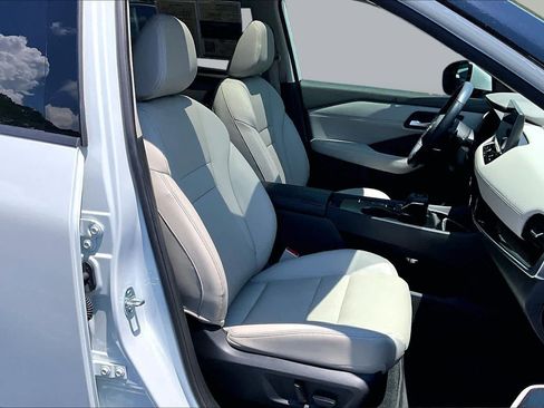 Used 2024 Nissan Rogue SL w/ SL Premium Package FWD image 9