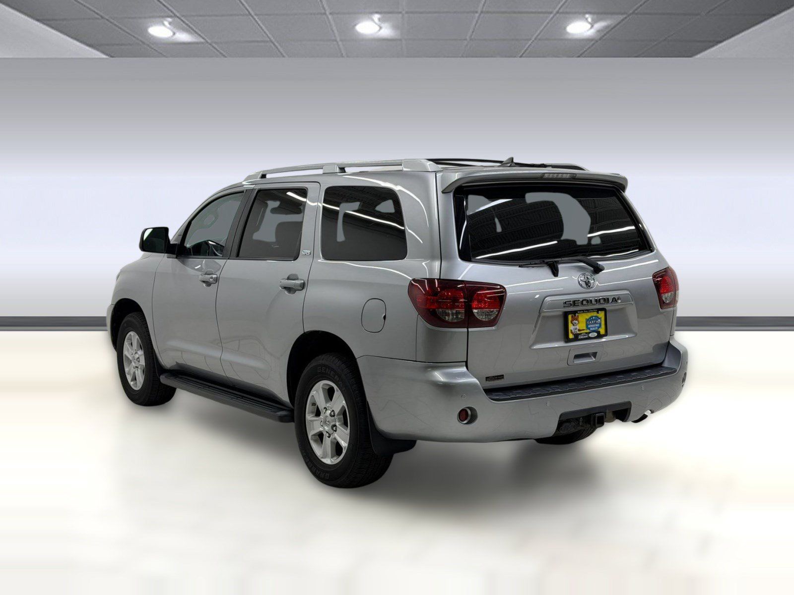 Used 2019 Toyota Sequoia SR5 AWD/4WD image 2