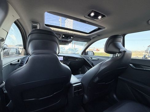 Used 2024 Kia Niro SX Touring image 28