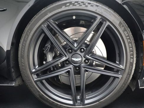 Used 2025 Aston Martin V8 Vantage Coupe image 30
