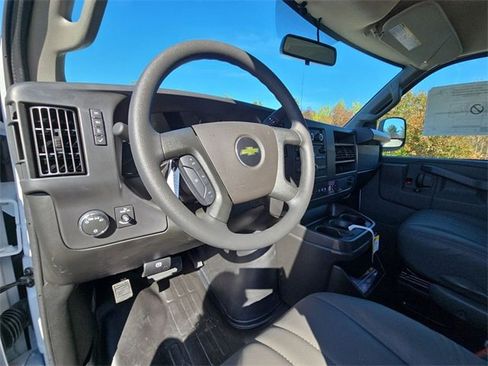 New 2025 Chevrolet Express 2500 w/ Enhanced Convenience Package image 10
