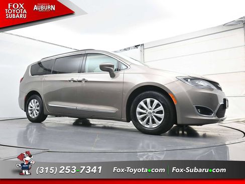 Used 2017 Chrysler Pacifica Touring-L FWD image 22