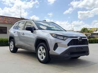 Used 2021 Toyota RAV4 LE AWD/4WD video 1