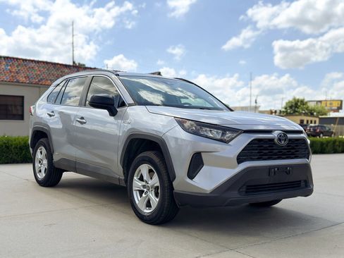 Used 2021 Toyota RAV4 LE AWD/4WD image 1