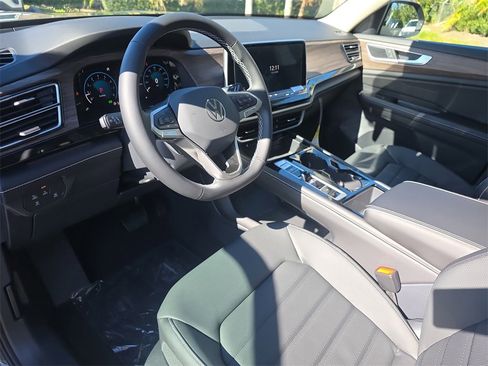 New 2026 Volkswagen Atlas SEL image 17