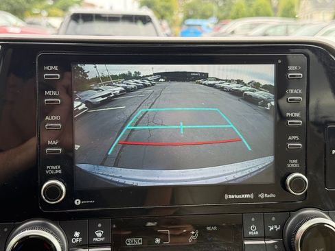 Used 2022 Toyota Highlander XLE image 34