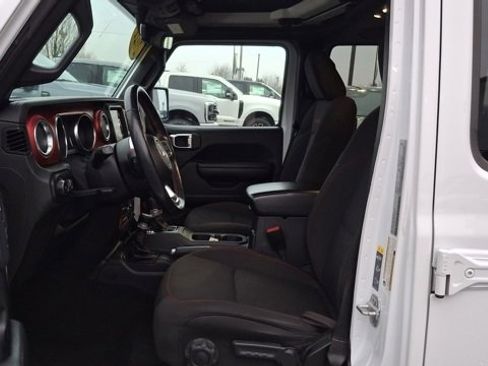 Used 2021 Jeep Wrangler Unlimited Rubicon image 2