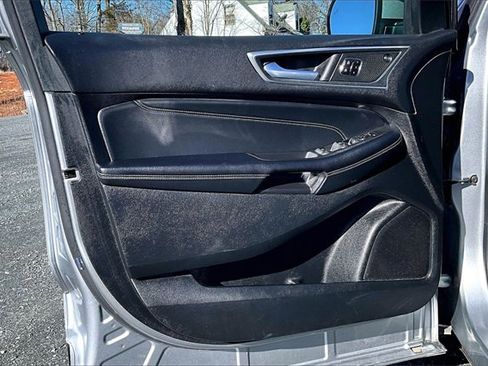 Used 2024 Ford Edge Titanium image 9