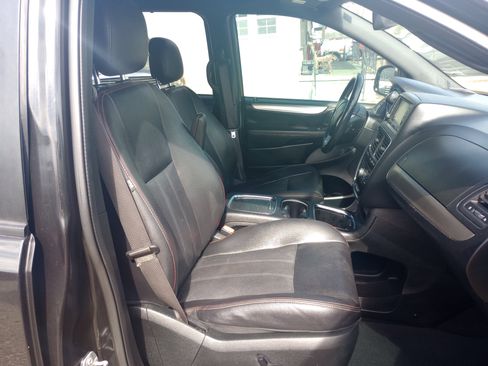 Used 2019 Dodge Grand Caravan GT image 16