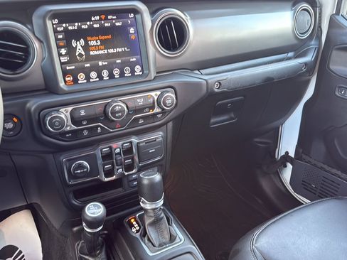 Used 2023 Jeep Gladiator Sport AWD/4WD image 17