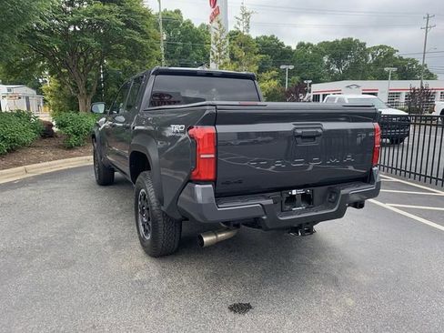 Certified 2025 Toyota Tacoma TRD Off-Road AWD/4WD image 6