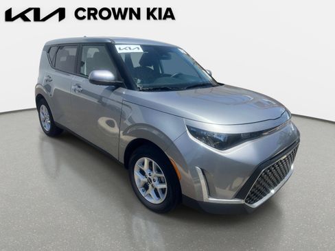 Certified 2025 Kia Soul LX w/ LX Technology Package FWD image 3