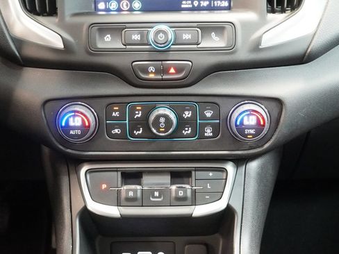 Used 2024 GMC Terrain SLE w/ Driver Convenience Package FWD image 21