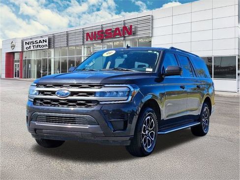 Used 2023 Ford Expedition Max XLT image 3