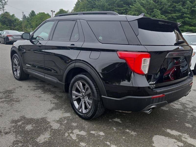 Used 2021 Ford Explorer XLT w/ Equipment Group 202A AWD/4WD image 3