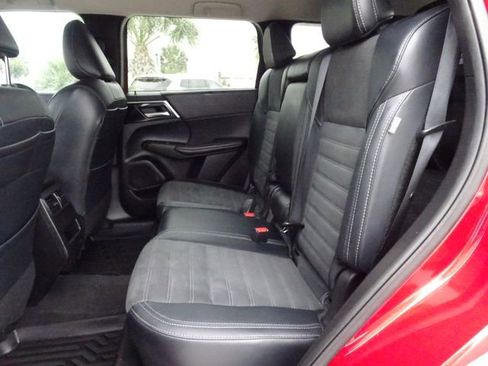 Used 2024 Mitsubishi Outlander SE FWD image 9
