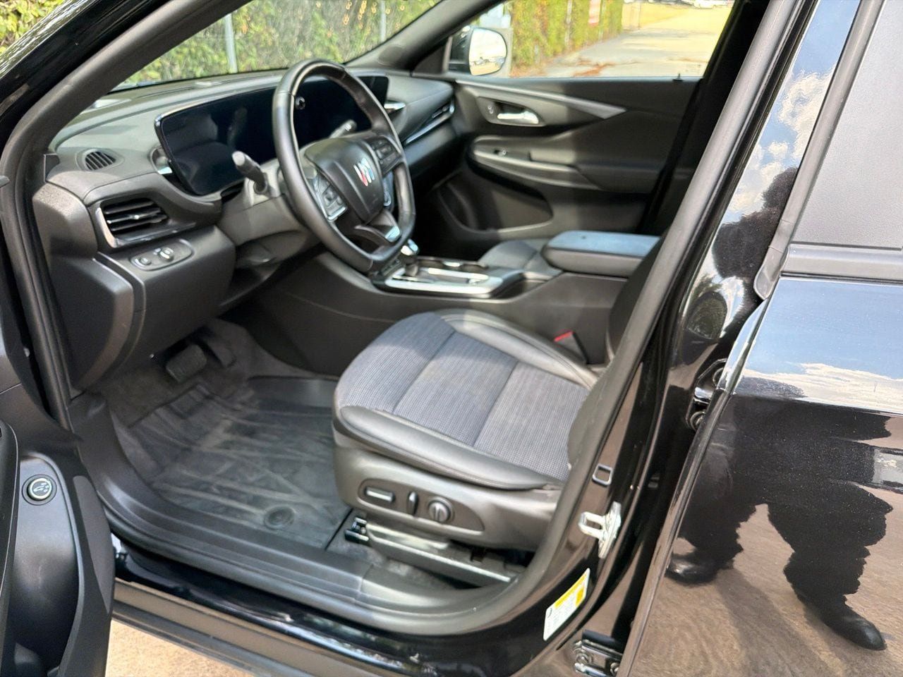 Used 2025 Buick Envista Preferred w/ Convenience I Package FWD image 9