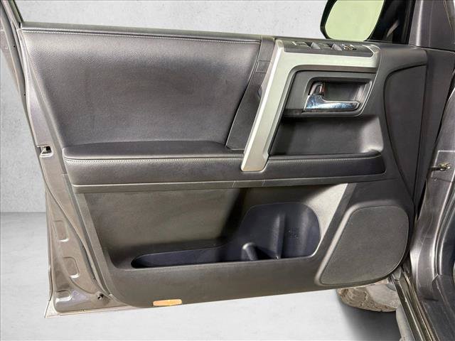 Used 2018 Toyota 4Runner SR5 AWD/4WD image 10