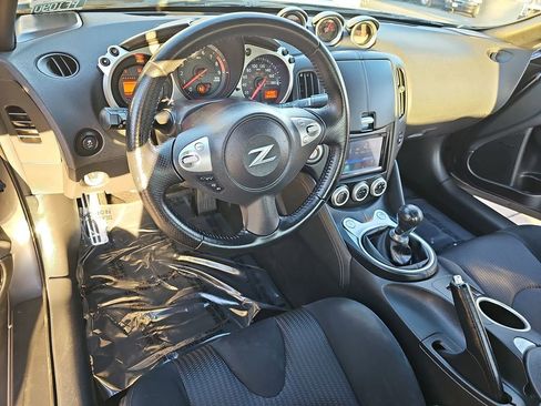 Used 2017 Nissan 370Z w/ Sport Package image 15