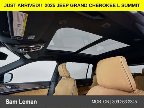 New 2025 Jeep Grand Cherokee L Summit w/ Luxury Tech Group V image 22