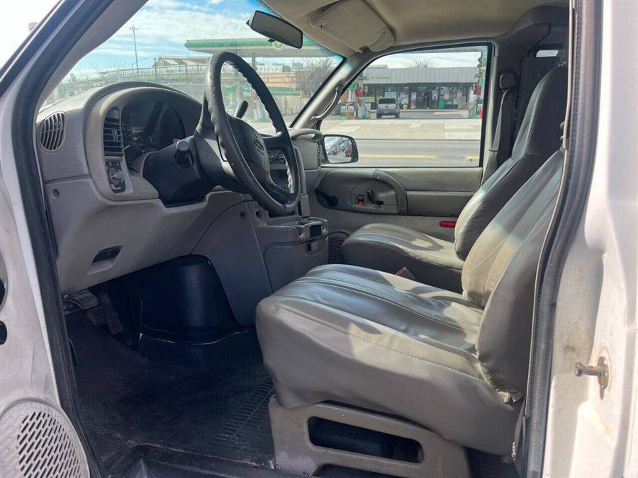 Used 2004 Chevrolet Astro RWD image 11
