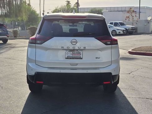 Used 2024 Nissan Rogue SV FWD image 4