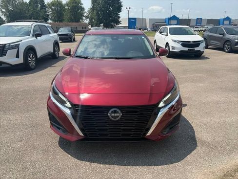 Used 2025 Nissan Altima 2.5 SV w/ SV Premium Package AWD/4WD image 9