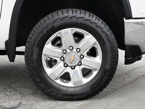 Used 2021 Chevrolet Silverado 2500 LTZ w/ LTZ Premium Package AWD/4WD image 11