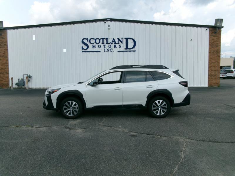 Used 2025 Subaru Outback Premium AWD/4WD image 1