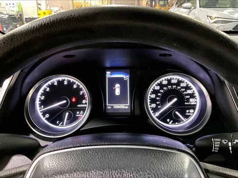 Certified 2018 Toyota Camry LE image 25