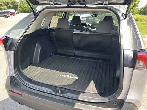 Used 2021 Toyota RAV4 XLE AWD/4WD image 16