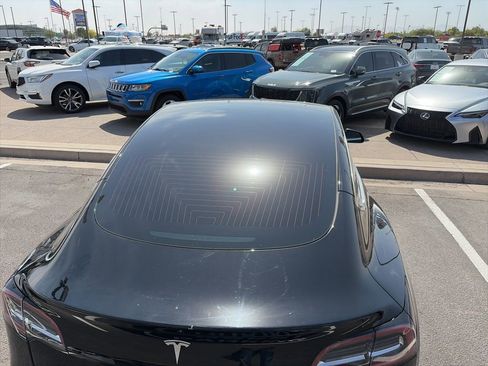 Used 2019 Tesla Model 3 Standard Range image 8