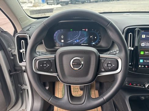 Certified 2025 Volvo XC40 B5 Plus image 23