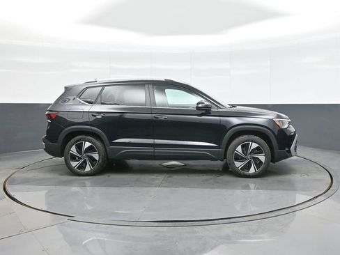 New 2026 Volkswagen Taos SE AWD/4WD image 8