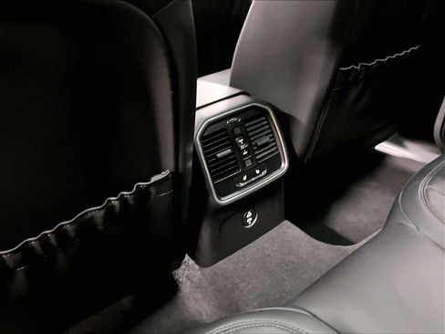 Used 2024 Porsche Macan image 26