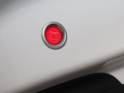 Used 2022 Tesla Model X image 62