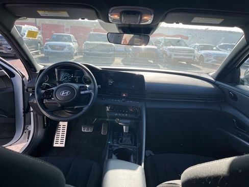 Used 2025 Hyundai Elantra SEL FWD image 16