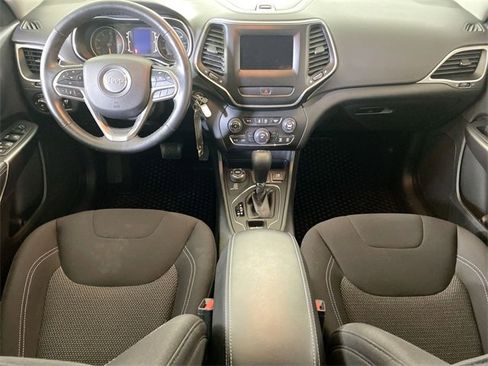 Used 2019 Jeep Cherokee Latitude w/ Cold Weather Group image 10