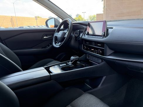 Used 2025 Nissan Rogue SV image 35