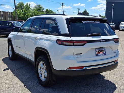 Used 2024 Jeep Grand Cherokee Laredo AWD/4WD image 4