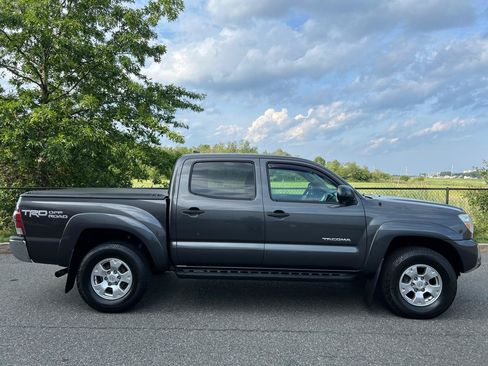 Used 2015 Toyota Tacoma 4x4 Double Cab w/ TRD Off-Road Package image 4