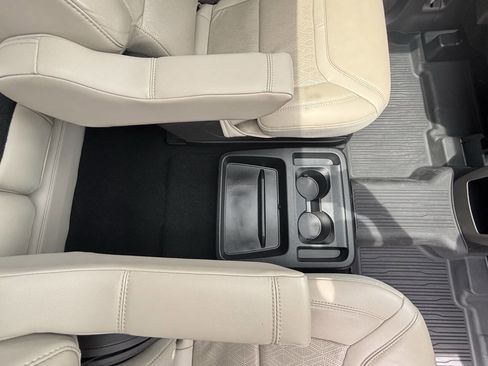 Used 2020 Ford Explorer Platinum w/ Premium Technology Package image 13