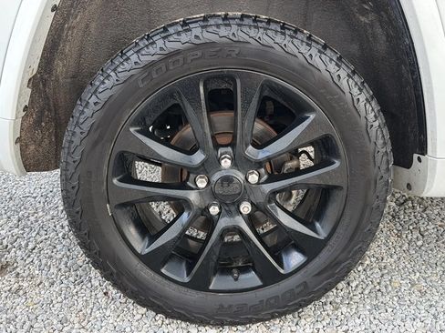 Used 2021 Jeep Grand Cherokee Laredo X AWD/4WD image 9