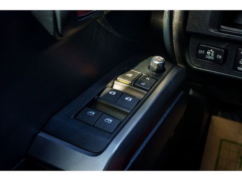 Used 2018 Toyota Tacoma Limited image 28