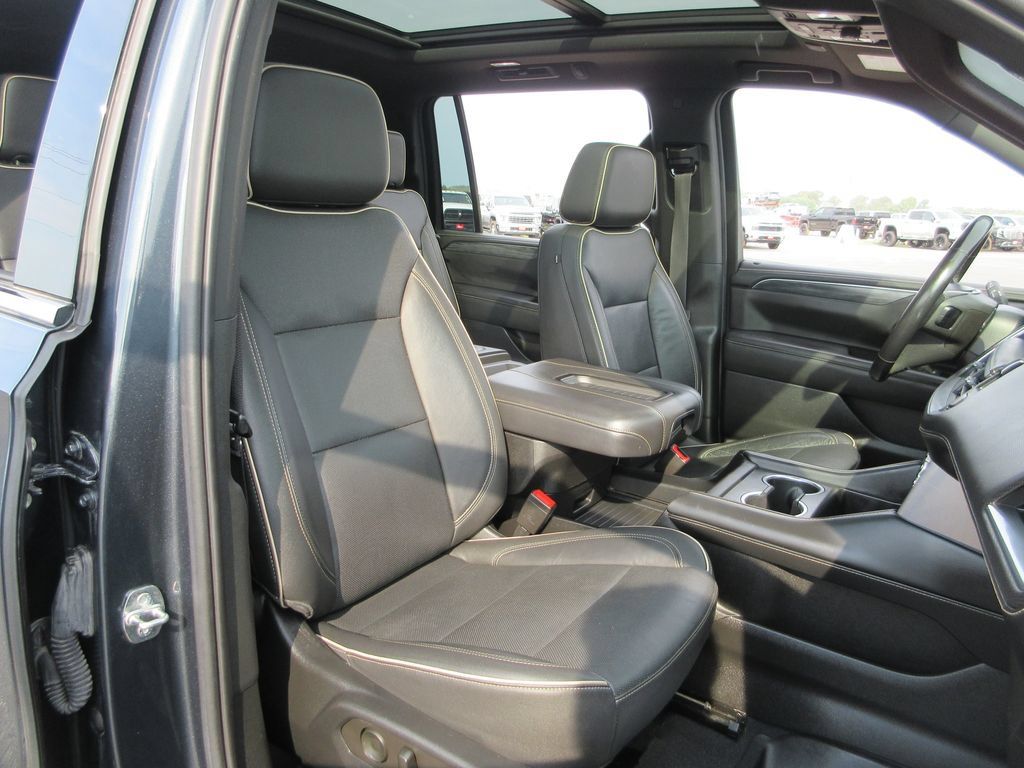 Certified 2021 GMC Yukon XL SLT w/ SLT Premium Package AWD/4WD image 24